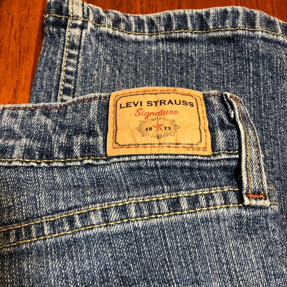 Signature by Levi’s mid rise bootcut jeans - Picture 5 of 12
